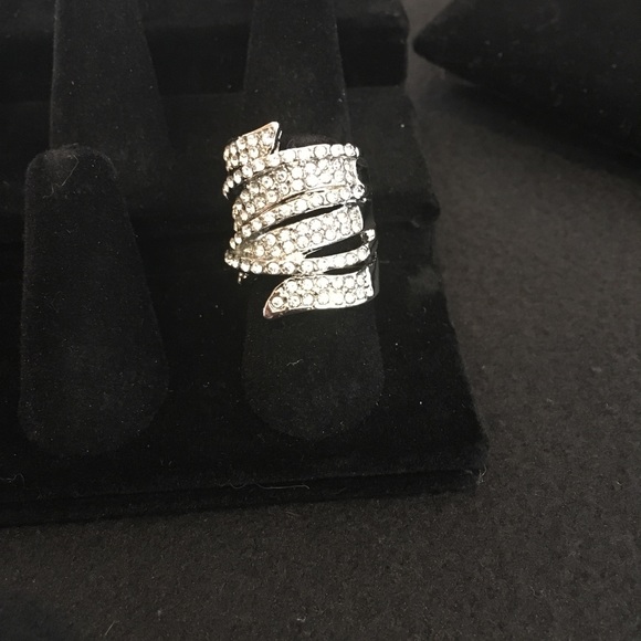 Jewelry - SS 925 Fashion ring with white thinestones